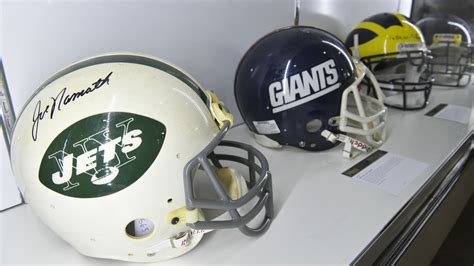 The Evolution Of Nfl Helmets From Leather To Polycarbonate