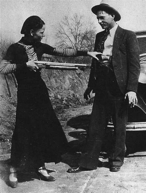 Bonnie And Clyde Love Before The Death 16 Rare Pictures Of The Most Famous Gangster Couple In