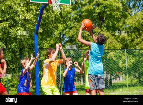 Basketball Teen Boy Girl Hi Res Stock Photography And Images Alamy