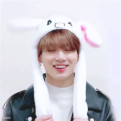 Cute Rabbit Hat With Controllable Moving Ear 1290