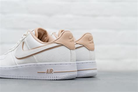 Womens nike air force 1 sage low size uk 6 ar5339 200 rare. W Nike Air Force 1`07 LX - Dame - Sneakers - Sneaker.no