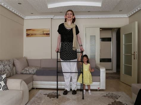 Meet Rumeysa Gelgi The Worlds Tallest Woman Whos 7 Feet Tall