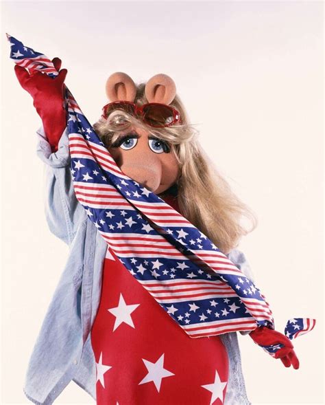Holiday Fashion By Miss Piggy Miss Piggy Miss Piggy Muppets Muppets