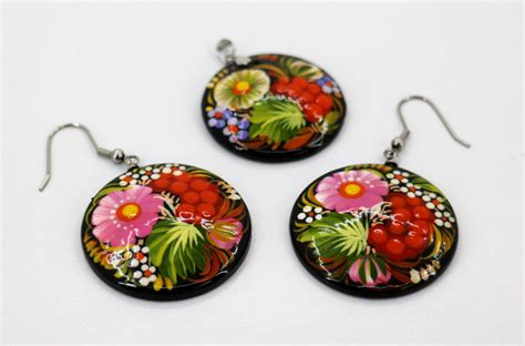 Benannt ist der malstil nach dem zentrum. Pin auf Damenschmuck mit Petrykiwka Malerei