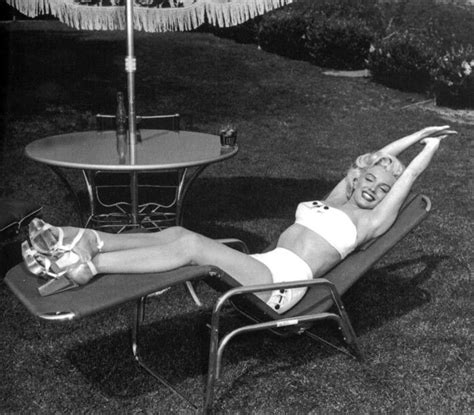 Ellen degeneres‏подлинная учетная запись @theellenshow 2 мар. Marilyn Monroe | Marilyn monroe swimsuit, Marilyn monroe ...