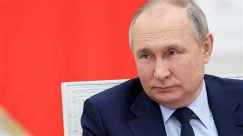 Kremlin Insiders Fear Isolated And Paranoid Putin Will Turn To Nukes To