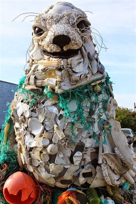 Escultura Realizada Con Plásticos Reciclados Trash Art