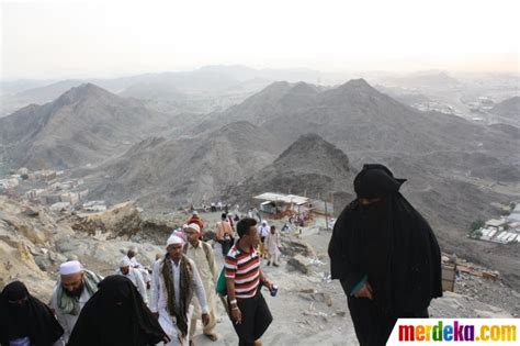 Foto Mendaki Ke Puncak Kenabian Muhammad Saw Di Jabal Nur