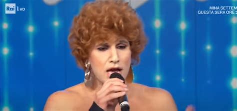 Possiamo parlare un attimo di mara venier che oggi ha detto a gabbani che lui è proprio un bel gnocchettino di. VINCENZO DE LUCIA/ Su Rai Uno è Maretta Venier, la sorella ...