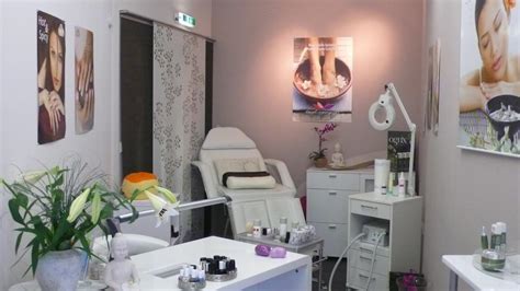 Sehr schöne Kosmetikstudio Einrichtung mit Bräunungsdusche zu verkaufen