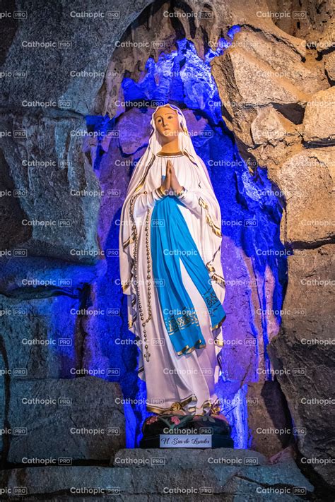 Fotografía De Nuestra Senora De Lourdes — Cathopic