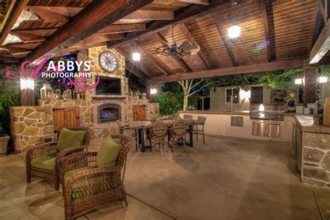 With 90 percent of people searching the internet for real estate, real estate agents know in order to present themselves as a professional, they need to hire a professional photographer to take pictures of the property. How Much Does Bakersfield Real Estate Photography Cost?
