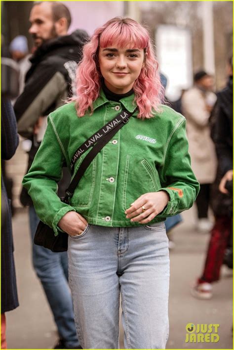 Full Sized Photo Of Maisie Williams Shows Off Bright Pink Hair In Paris