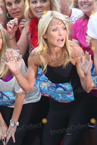 Photos And Pictures New York Ny 09 22 2010 Kelly Ripa Running In