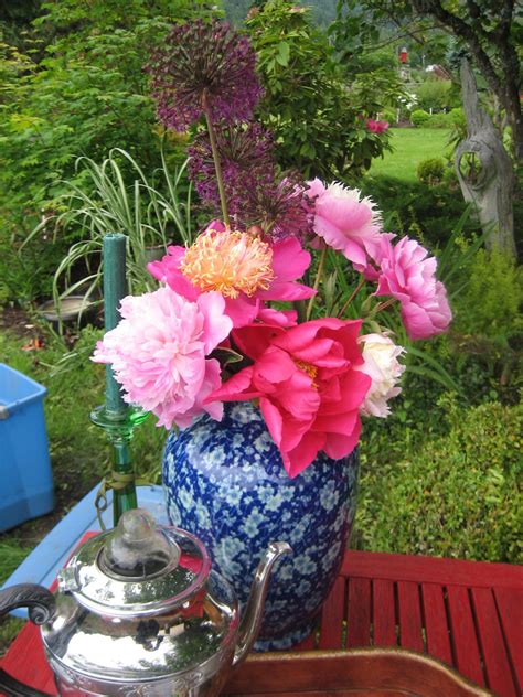 Send peonies to friends and loved ones. PEONIES, PEONIES, PEONIES: Flower Arrangement with Peonies ...