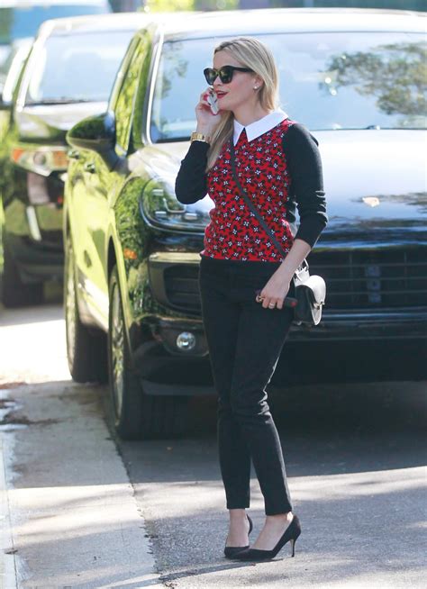 Reese Witherspoon A Passear Em Los Angeles Tomates Podres