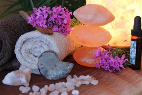 Himalaya Rock Salt Massage Stone Is An Innovative Healing Technique Using Warm Salt Crystal