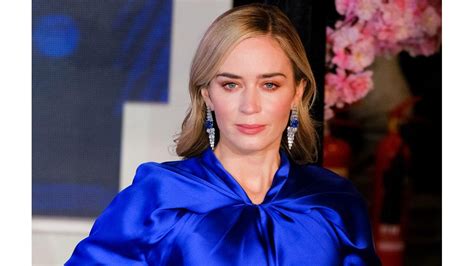 emily blunt s daughters believed she could fly after seeing mary poppins returns 8days