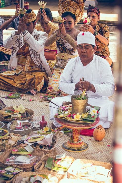 Bali Indonesia April 13 2018 People On Balinese Wedding Ceremony