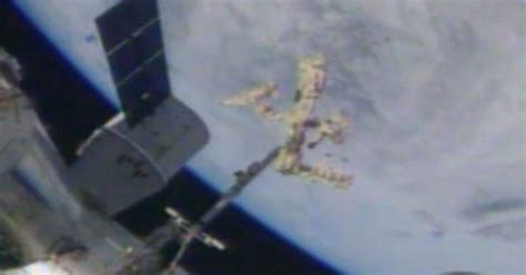 Live Iss Hd Stream Nasa Launches Incredible View Of Earth Below The Space Station Huffpost Uk