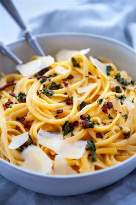 Creamy Butternut Squash Pasta With Bacon And Crispy Sage Foodtasia
