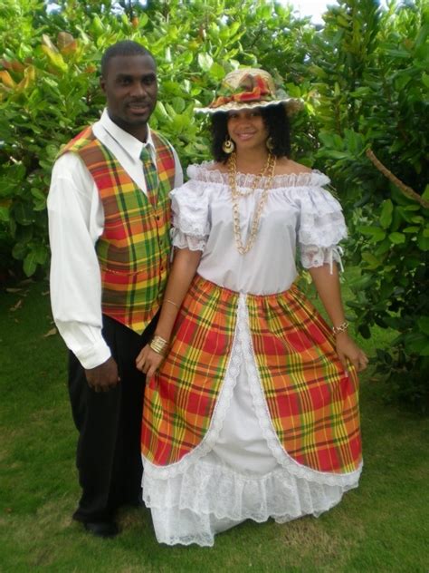 Dominica Tradicional De La Ropa Legambiente