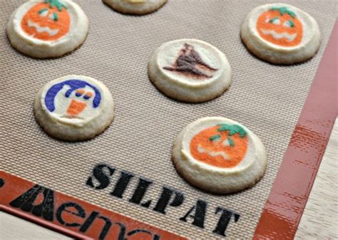The holidaze pillsbury halloween cookies 11. Pillsbury Pumpkin and Ghost Halloween Cookies #SilpatCookieParty | Pillsbury holiday cookies ...
