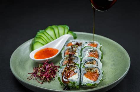 Sushi Perfecto Cocina Tradicional Japonesa Delicioso Uramaki Con