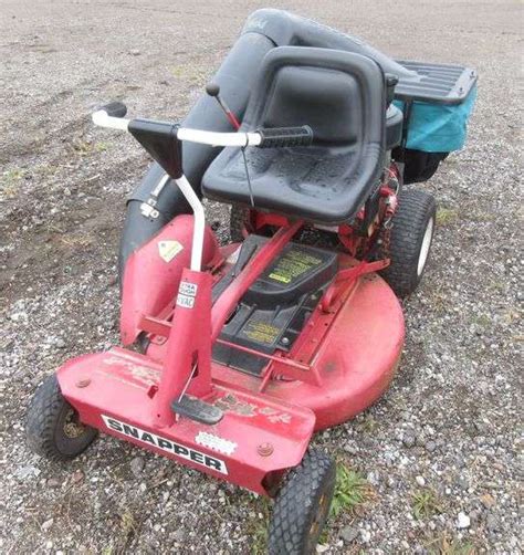 Snapper Extra Tough Hi Vac Riding Mower With 33 Cut Comes With Bagger