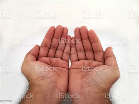 Foto De Mão Do Homem Mãos Vazias Abertas Humanas No Fundo Branco E Mais