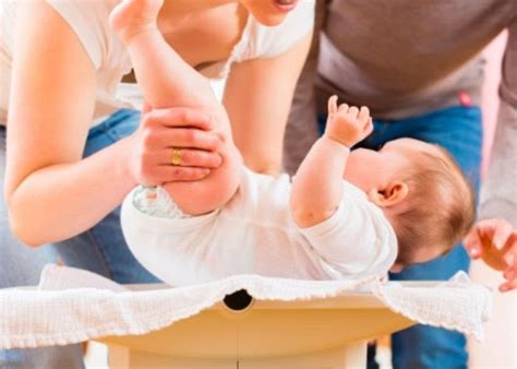 Namun sebelumnya, pastikan ibu memahami berbagai aturan yang sebaiknya meski susu formula kerap digunakan sebagai upaya penambah berat badan bayi, hal ini sebenarnya kurang tepat. Mengetahui Berat Badan Ideal Bayi Sesuai Tahapan Usianya
