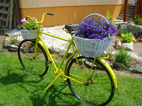 15 Fascinating Ways To Do Diy Bicycle Decor In Your Garden