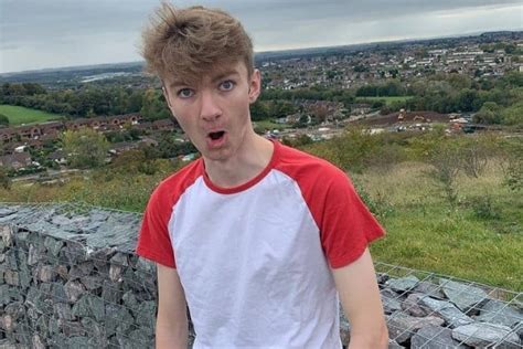 Tommyinnit Height Age Net Worth Girlfriend Facts And Full Bio
