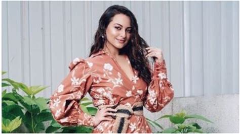 Sonakshi Sinha Shares A Number On Twitter To Talk About Sex उस तरह की बात करने के लिए