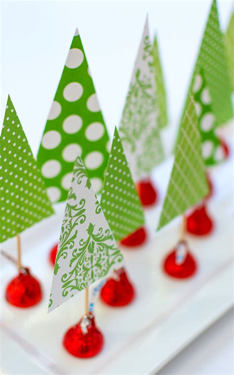 It can also be a way to surprise guests with some fun decorations and set the tone for a lighthearted and jovial dining experience. 50 Best DIY Christmas Table Decoration Ideas for 2020
