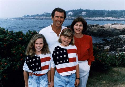 Удивительные фотографии молодого Джорджа Буша младшего взгляд