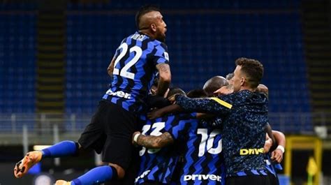 2021 season italian supercoppa football. Hasil Inter Milan vs Fiorentina: Drama 7 Gol di Meazza, Si ...