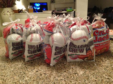 This is a great gift idea for adding some more baseball to a kid's room. Pin by Maria Sabale on Kids | Baseball theme party ...
