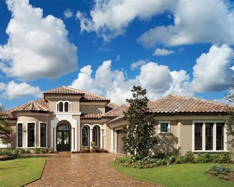 Articles and advice about exterior house colors in florida from glidden. Body is SW 2827 Colonial Revival Stone and Trim is SW 7526 ...