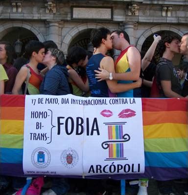 Agresi N A Un Joven Gay El D A Contra La Homofobia P Blico