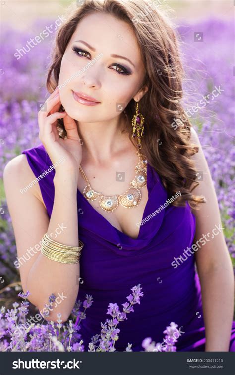 Sexy Girl Wearing Nice Dress Lavender库存照片200411210 Shutterstock