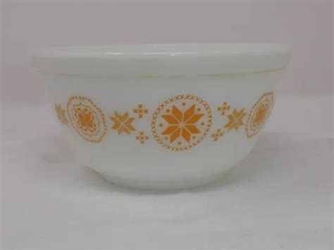 Vintage Pyrex Town Country Medium Mixing Bowl Qt Orange