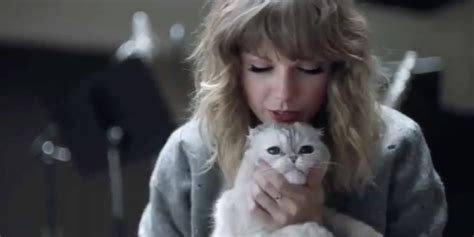 The Old Taylor Swift Appears For Atandt Ad