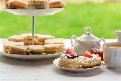 How To Throw The Afternoon Tea Party Of Your Dreams Toast Life