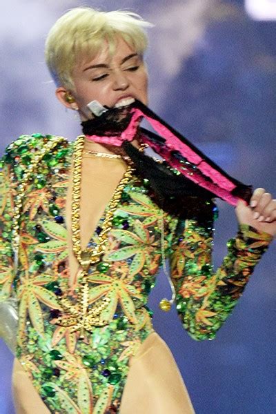 Moves Like Miley Cyrus Wildest Moments On Her Bangerz Tour Billboard