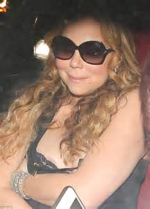 Mariah Carey suffers unfortunate nip slip with fiancé James Packer in
