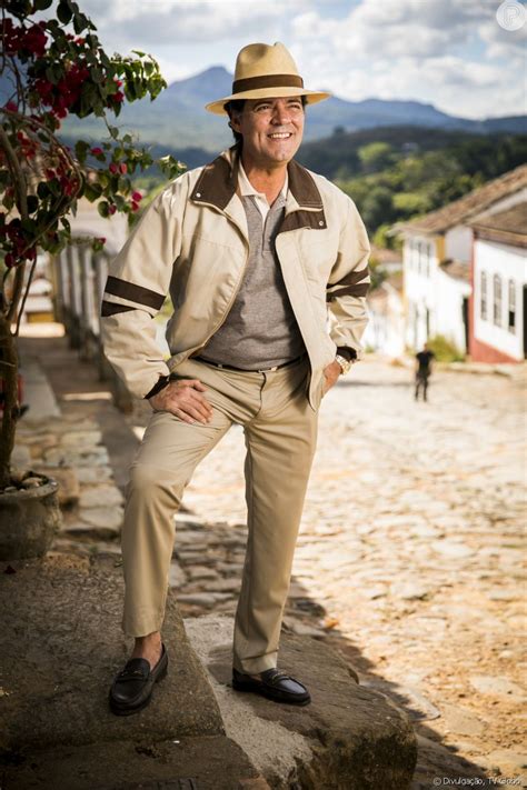 Elisabeta, darcy e ernesto param o trem desgovernado. Felipe Camargo está certo no elenco da novela 'Espelho da ...