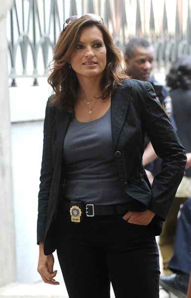 All Things Law And Order Law And Order Svu On Location Photos With Mariska Hargitay