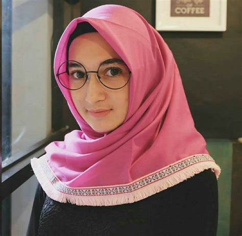 Pretty Muslimah Gaya Hijab Busana Hijab Modern Mode Wanita