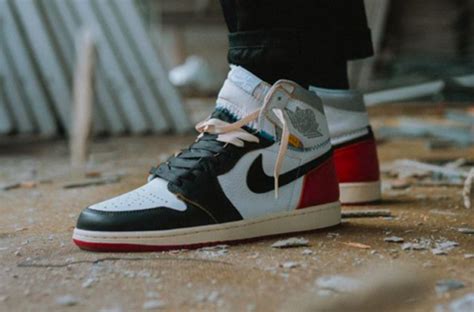 Loose, half way laced with no tie (best method) this is by far and away the most popular way to lace your jordan 1s. The Union x Air Jordan 1 Retro High OG Black Toe Here ...